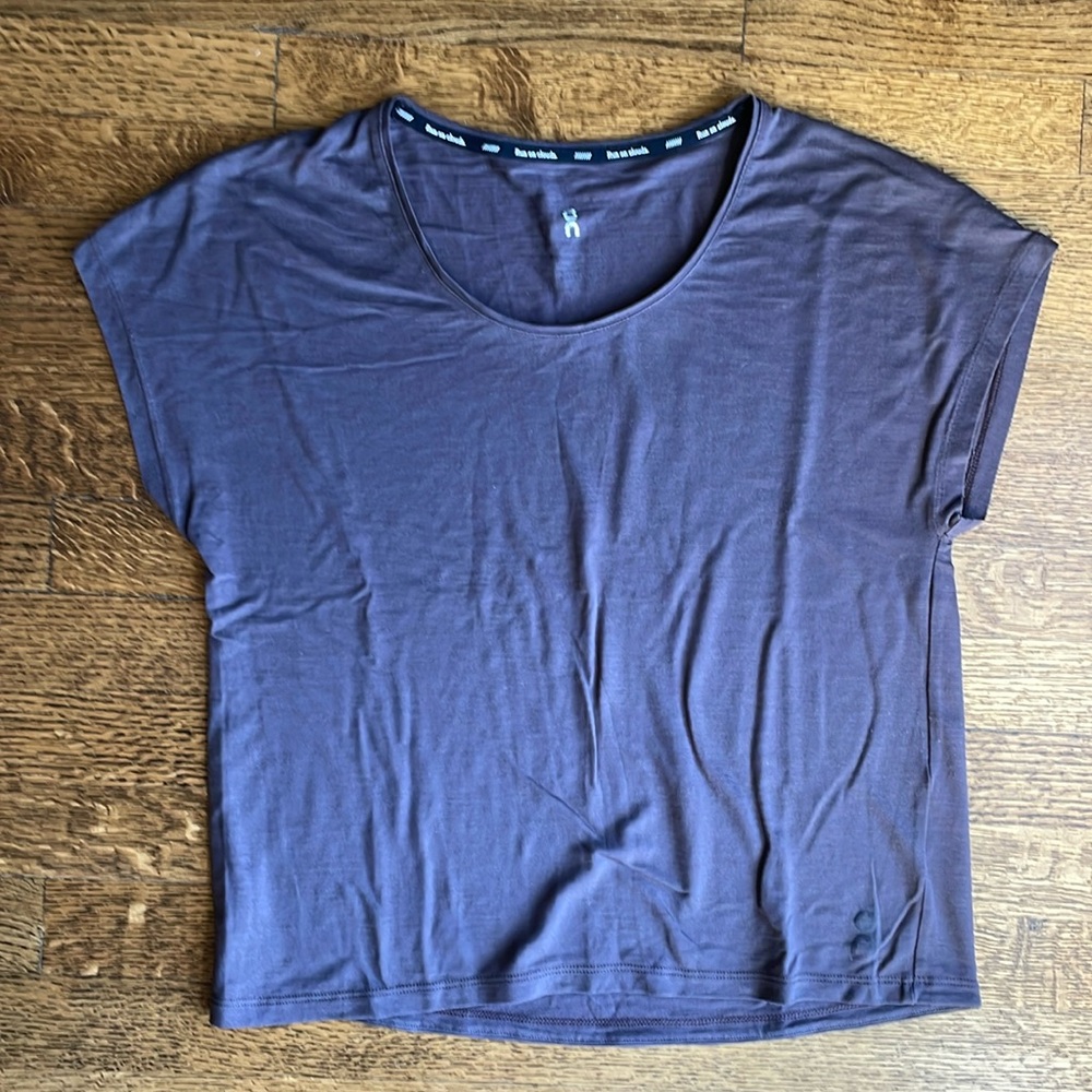On Running Women’s Top Size Small